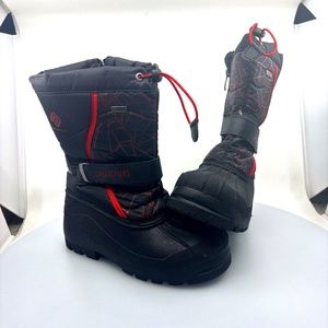 Short cozy and sporty water resistant cold weather mid-height boot in black puff